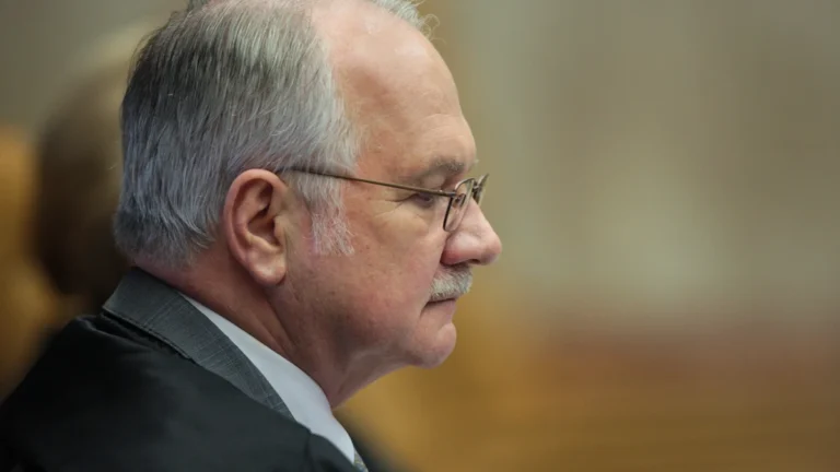 Fachin assume STF com pautas sobre Ferrogrão e vínculo na uberização