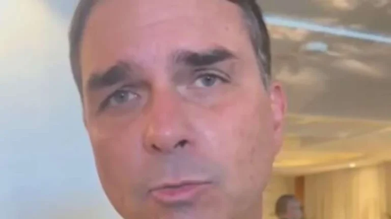 Filhos de Bolsonaro exaltam voto de Fux nas redes sociais e pedem anulação de julgamento