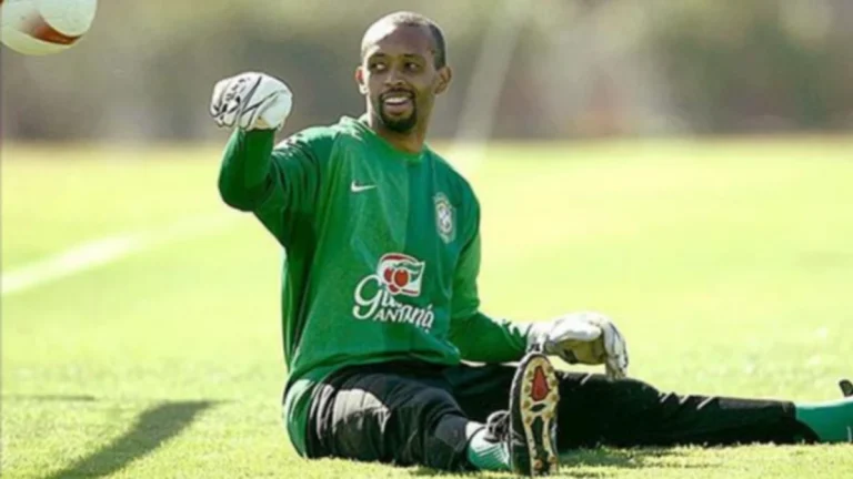 Após denúncia de violência doméstica, ex-goleiro do Brasil é detido com arma ilegal