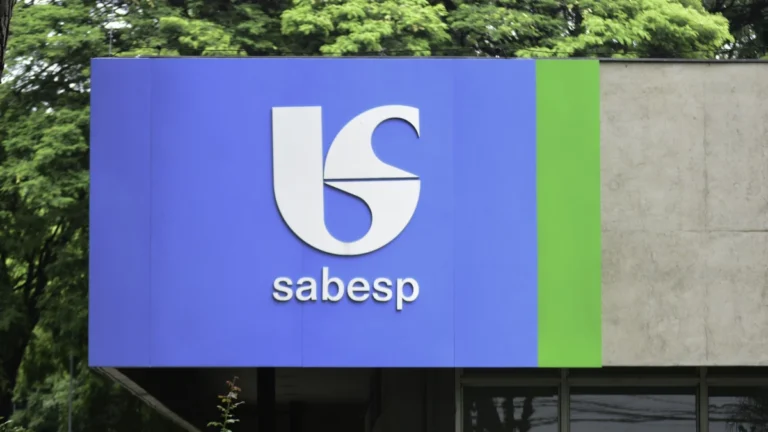 Tubulação da Sabesp rompe e compromete abastecimento na Zona Sul de SP
