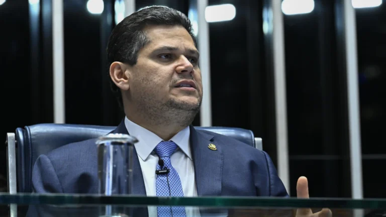 Alcolumbre descarta votação e anuncia arquivamento da PEC da Blindagem