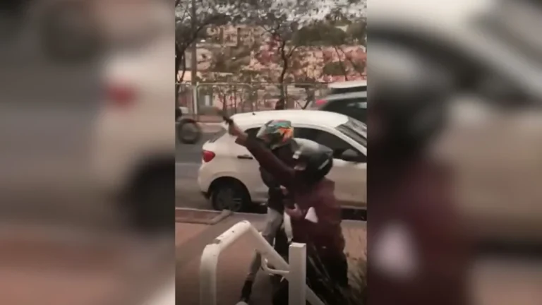 Vídeo: homens roubam celulares e trocam tiros em condomínio de SP