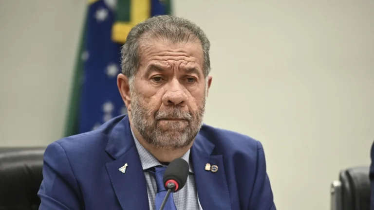 CPMI do INSS ouve ex-ministro Carlos Lupi nesta segunda-feira