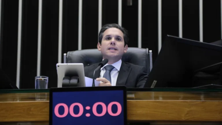 Hugo anuncia presidente e relator de comissão para PEC da Segurança Pública