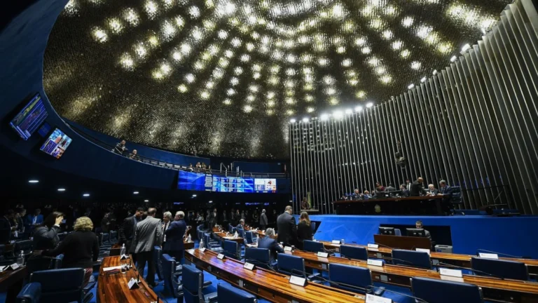 Com alterações, Senado aprova isenção da conta de luz