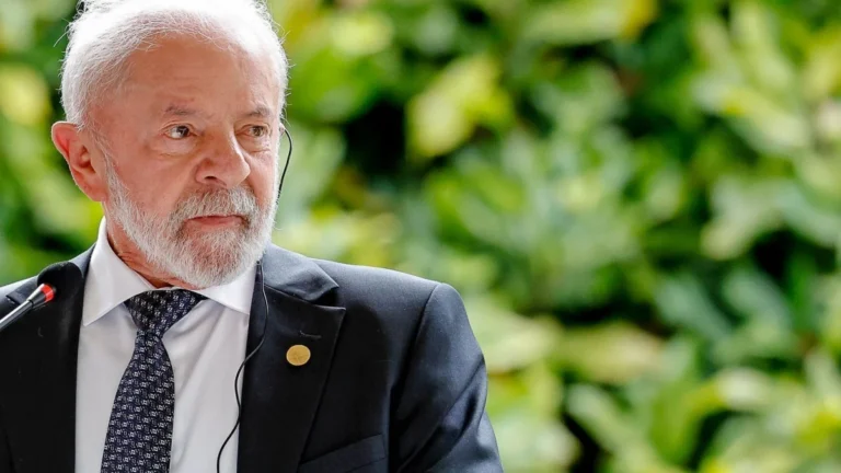 Lula acena a evangélicos e critica deputados por ignorarem o povo