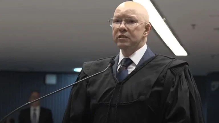 Defesa de Garnier pede rescisão da delação de Cid e critica proposta