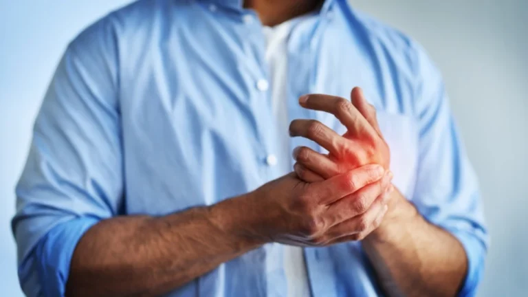 Conheça os sintomas da artrite e saiba como se prevenir