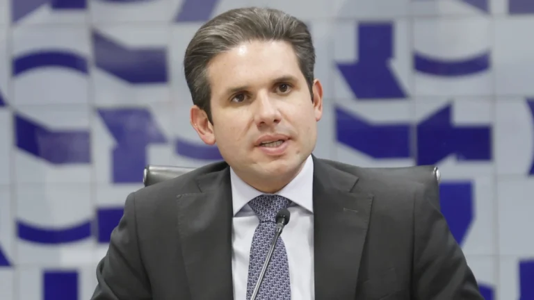 “Não cedo à pressão de quem quer que seja”, diz Hugo Motta sobre Eduardo