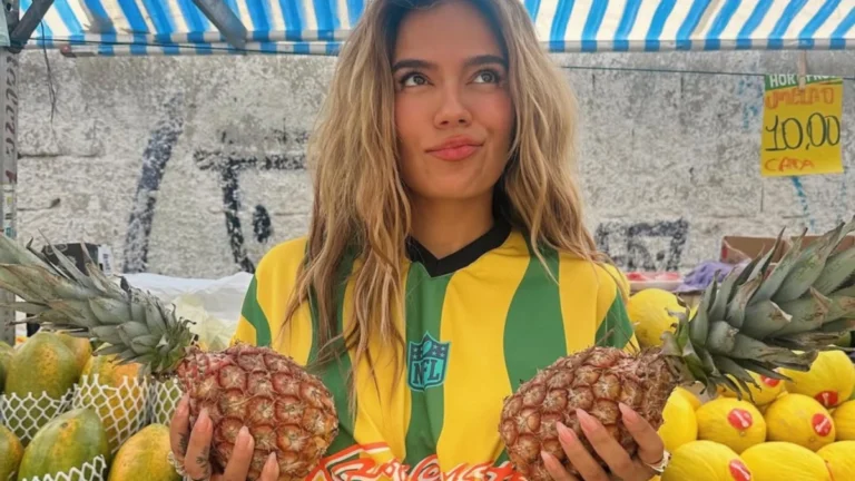 Karol G vai à feira em São Paulo antes de show na NFL; veja