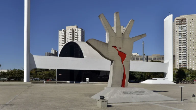 Homem que matou ex-namorada em frente ao Memorial da América Latina é preso