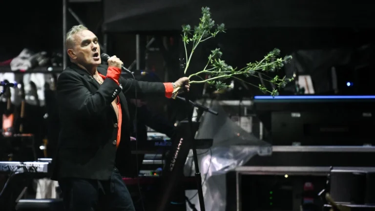 Morrissey põe à venda participação nos negócios do The Smiths