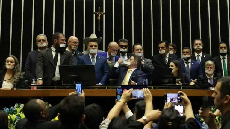 Corregedor da Câmara decide por punir deputados por motim; Mesa analisará