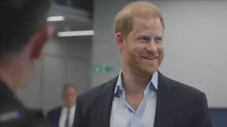 Príncipe Harry faz visita surpresa à Ucrânia em meio a guerra com a Rússia