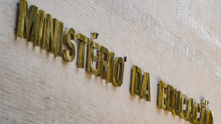 MEC cria comitê de crise após ataque à escola no Ceará