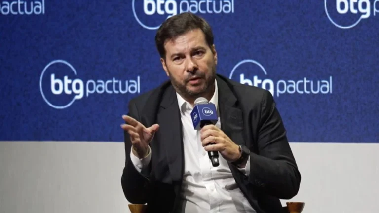 “Discurso do centro” foi erro, somos de direita, diz Maia com Lira e Temer