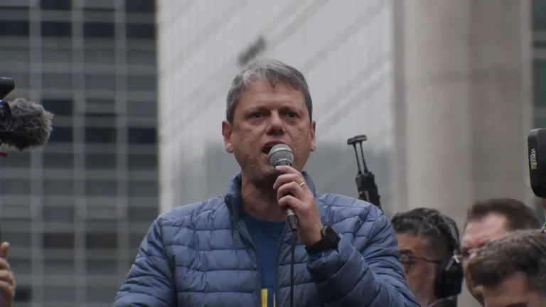 Não vamos aceitar ditadura de um Poder sobre o outro, diz Tarcísio