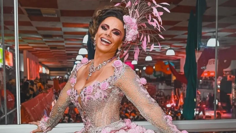 Salgueiro aproveita trechos de 2 sambas para homenagear Rosa Magalhães