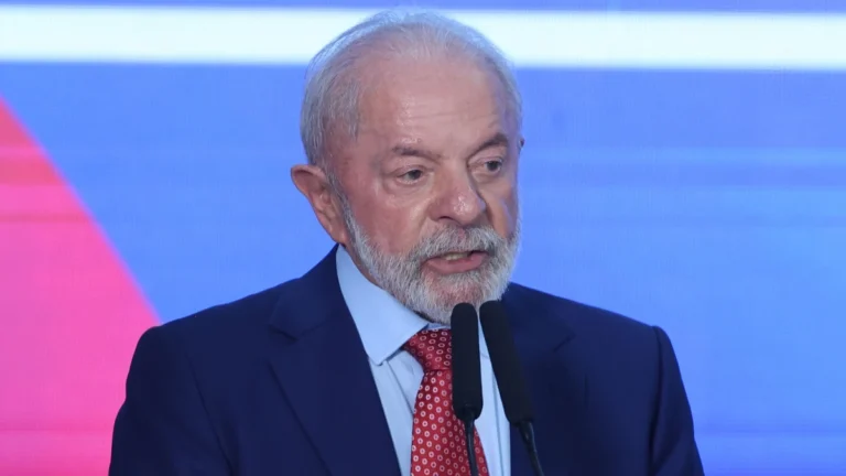 Decisão de União e PP de expulsar ministros é equívoco e bobagem, diz Lula