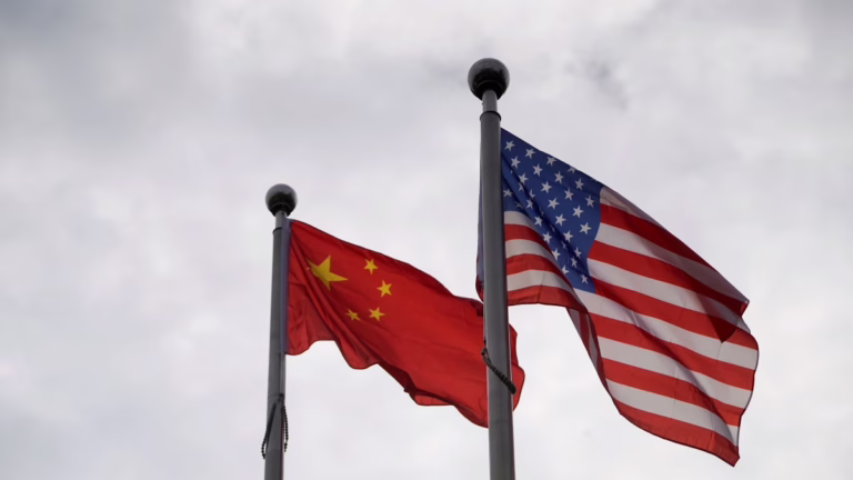 EUA retoma guerra comercial contra a China após subir taxas a 130%; entenda
