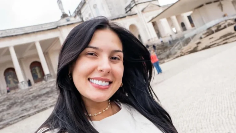 Ana Castela visita santuários em Portugal antes de shows pela Europa