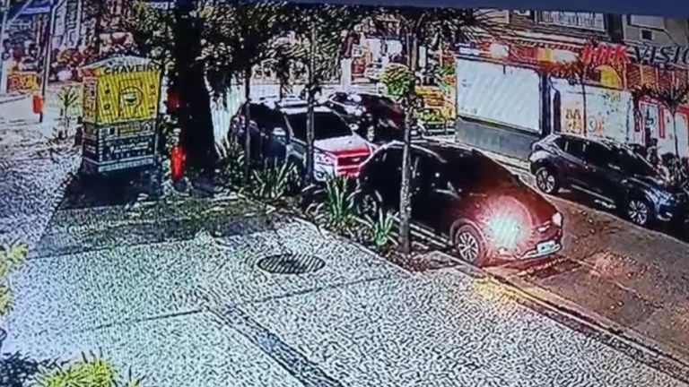 Vídeo: Jovem é baleado durante tentativa de assalto no Leblon