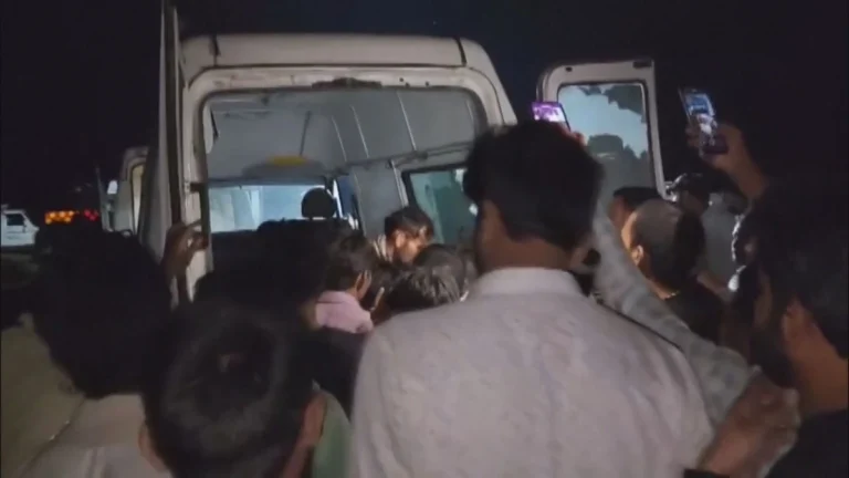 Acidente com trator-carreta na Índia deixa 11 mortos que iam para festival