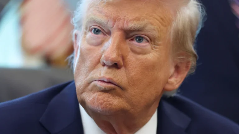 Trump pede implementação de acordo em Gaza e diz que “não tolerará atrasos”