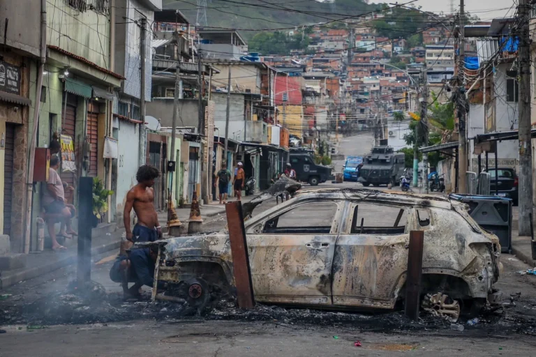 “Cheiro da morte está no meu nariz”, diz fotógrafo sobre operação no Rio