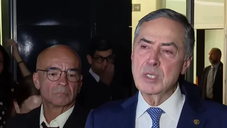 “A gente nunca precisou tanto da imprensa profissional”, diz Barroso