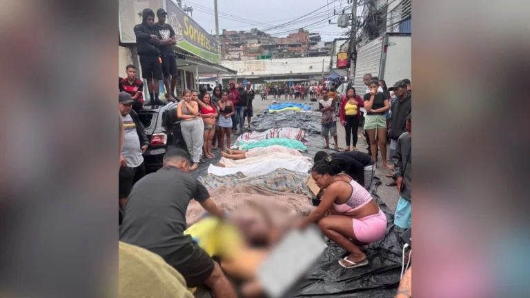 Comunidade do Rio amanhece com fila de corpos em praça após megaoperação