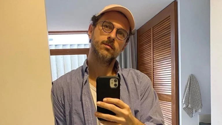 “Vale Tudo”: quem é o ator que interpreta Leonardo, filho de Odete Roitman