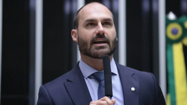 PL tenta convencer Eduardo Bolsonaro sobre candidatura ao Senado