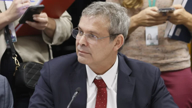 Líder do PT na Câmara apresenta projeto que aumenta taxação sobre bets
