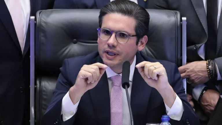Falsificação de bebidas: Hugo escolhe deputado do PT para relatar projeto
