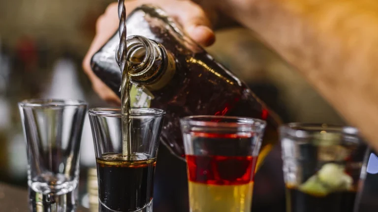 Bebidas com metanol: veja quais são as linhas de investigação