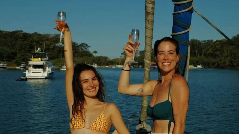 Ex-“Malhação”, Marina Moschen é pedida em casamento por Emília Sauaia
