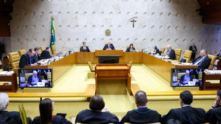 STF suspende julgamento da uberização por 30 dias para análise de ministros