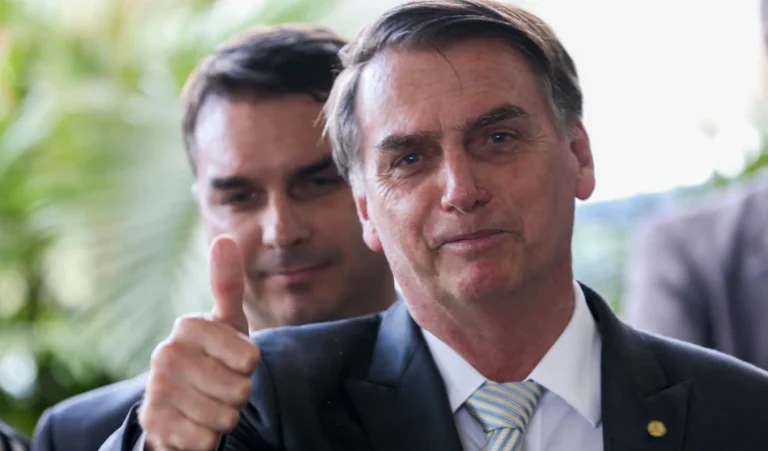 Vacilo do 01? Jair Bolsonaro foi preso por culpa do próprio filho, Flávio Bolsonaro. Entenda!