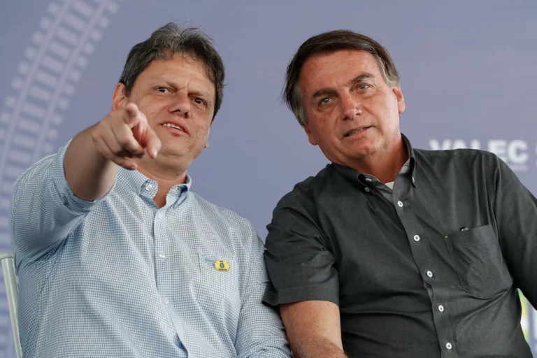 Tarcísio participa de ofensiva por prisão domiciliar de Bolsonaro