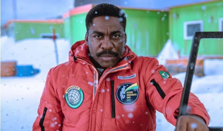Novo vilão da Globo, Lázaro Ramos sonha ser herói da Marvel há anos e teve estreia inusitada no cinema em filme trash: X-Men brasileiro