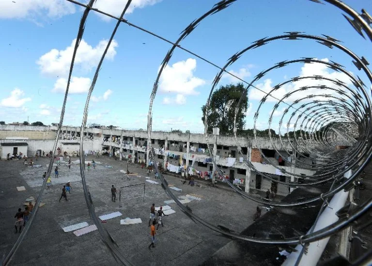 Com 726 mil presos, presídios brasileiros têm taxa de ocupação de 150,3%