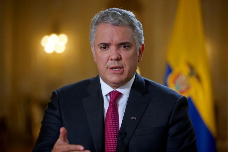 Ex-presidente colombiano diz ser erro permitir avanço do crime e elogia RJ