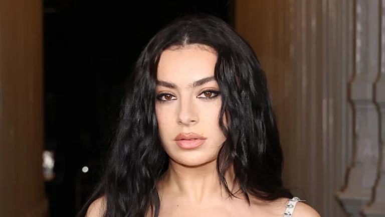 “The Moment”: por trás do filme de Charli XCX