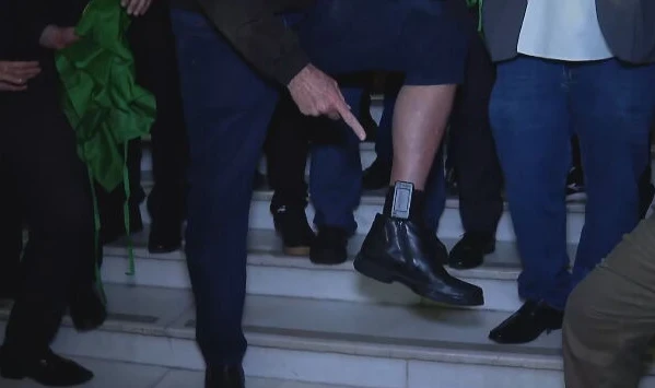 Questão da tornozeleira é injustificável para prender Bolsonaro, diz defesa