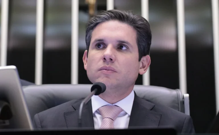 Hugo Motta dá carta branca a Derrite para conduzir Marco Legal contra Crime