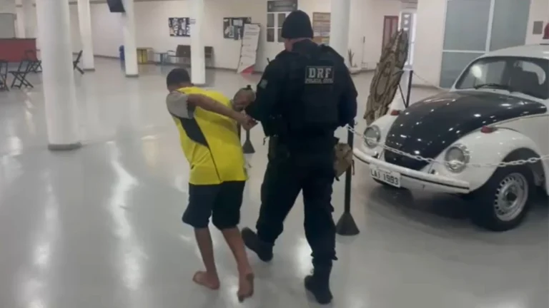 Polícia prende “Bradock”, líder do CV suspeito de liderar invasões no Rio
