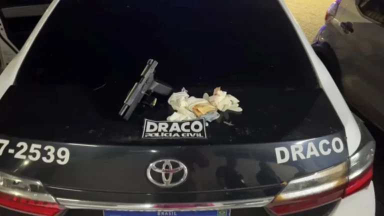 Suspeito de extorsão morre e outro é preso em tiroteio com a polícia no Rio