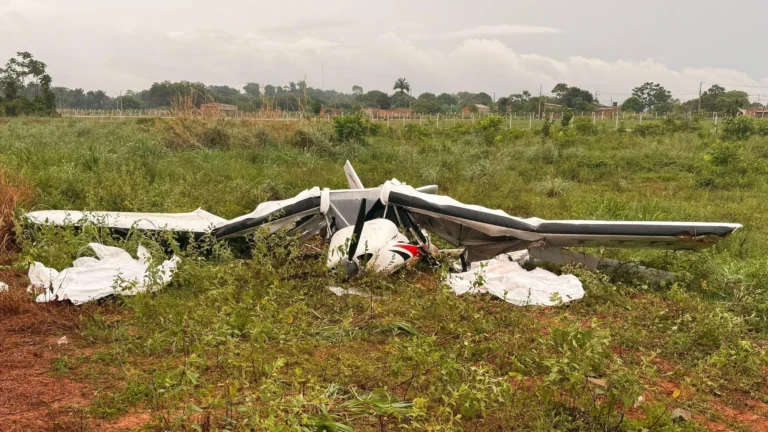 Avião de pequeno porte cai e duas pessoas morrem em Mato Grosso