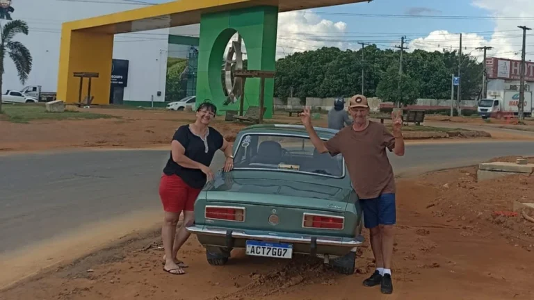 3 mil km de viagem e sem ar-condicionado: casal vai do PR ao AM de Corcel para entregar carro para comprador